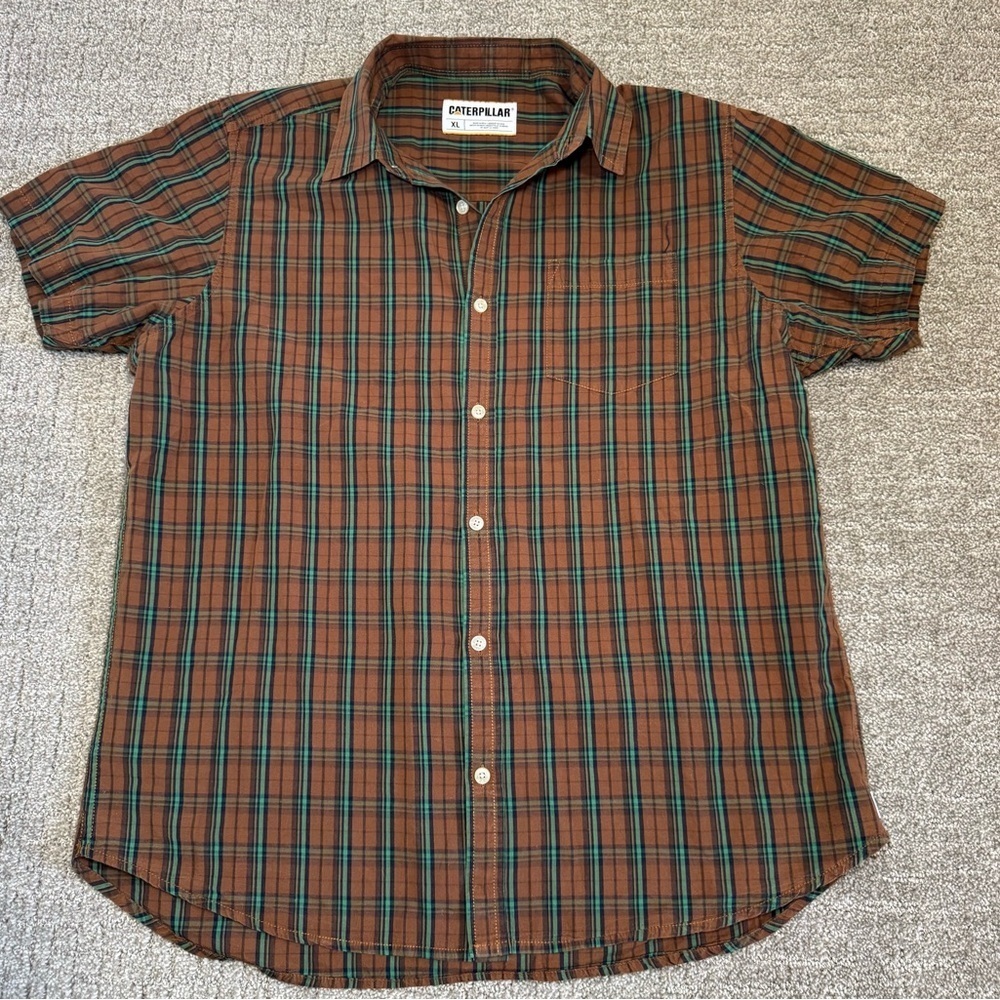 ÇATERPILLAR XL men’s plaid button up short sleeve shirt